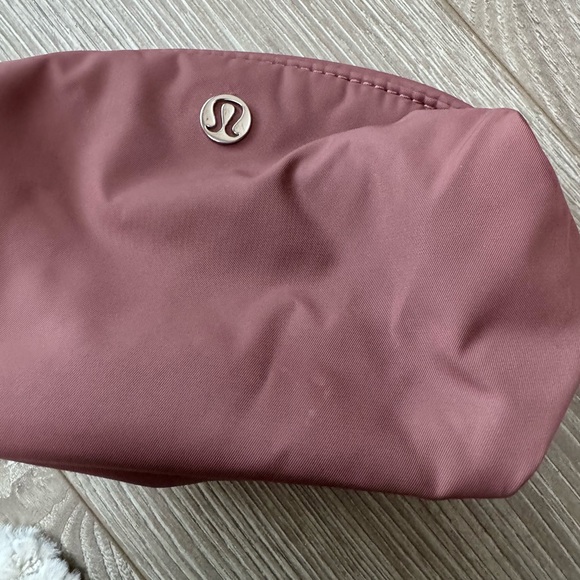 Lululemon cosmetic pouch - Picture 2 of 8